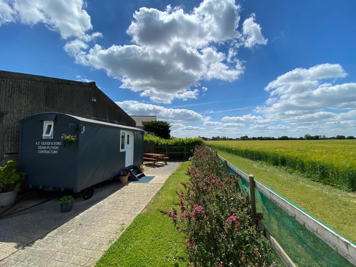 Shepherd'S Hut At Puttocks Farm Villa Грейт Дънмоу Екстериор снимка